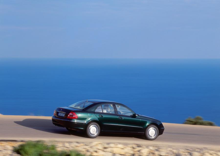  Mercedes-Benz E-Class 2002 года  (фото 193 из 448)
